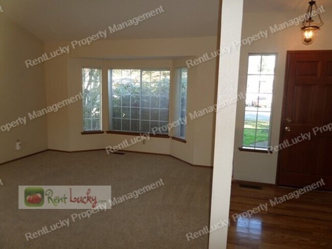 Foto del edificio - Beautiful 3-Bedroom Home in Sought-After F...