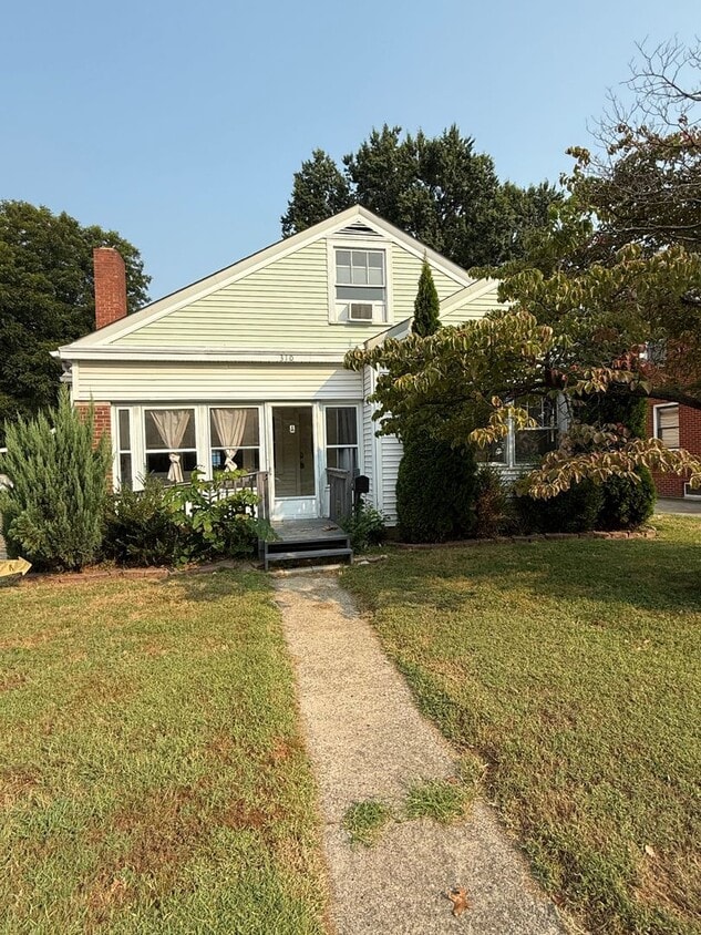 Primary Photo - 2nd floor unit with Furnished or Unfurnish...