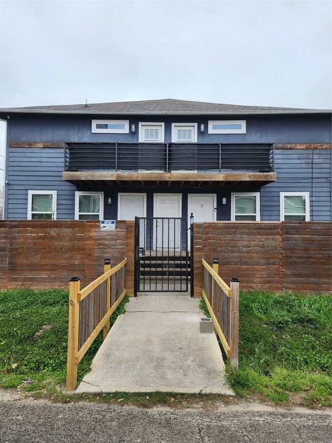 Building Photo - 3801 Anita St