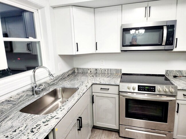 Building Photo - 3420 Venona Ave NW