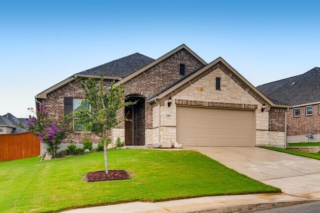Foto del edificio - 13827 Quiet Fox Ln