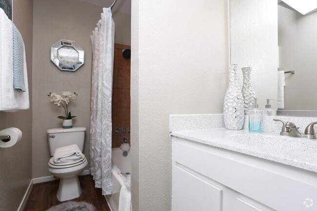 1HAB, 1BA - 702 ft² - Veranda