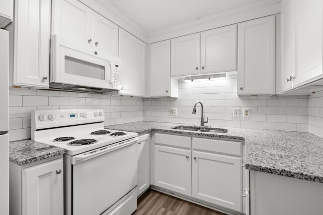 8 Blocks from Garden City Beach! 2 Bed/1.5 Bath Duplex - 8 Blocks from Garden City Beach! 2 Bed/1.5 Bath Duplex Townhome