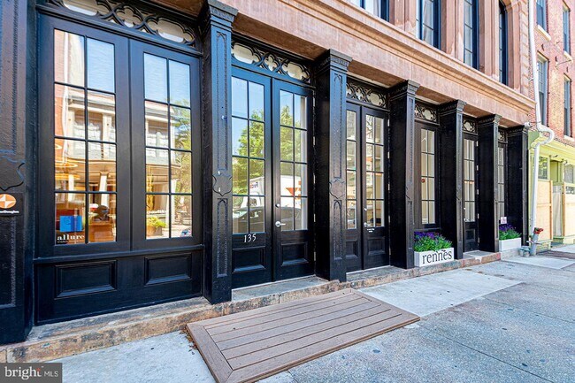 Building Photo - 135 N 3rd St