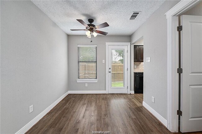 Foto del edificio - 2320 Jaguar Dr