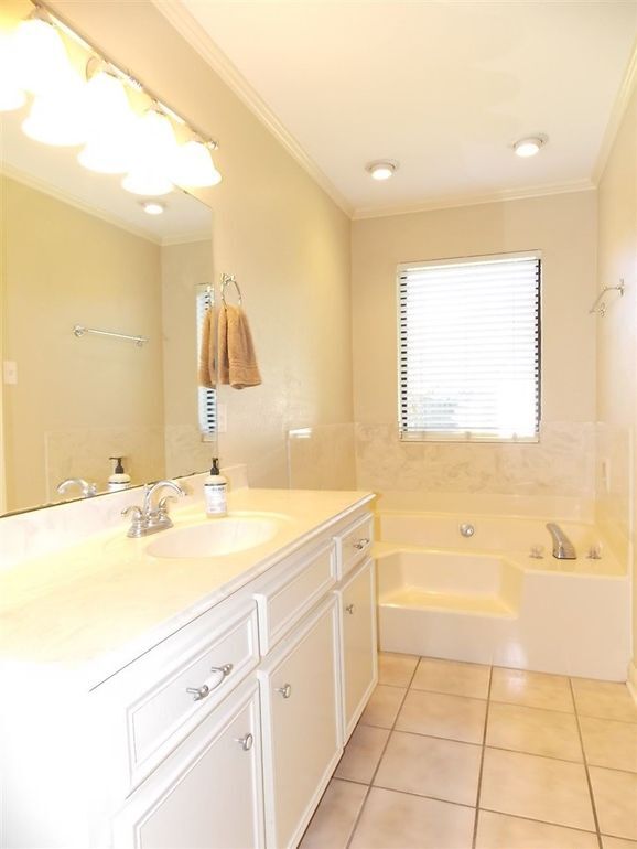 Building Photo - 9280 Manion Dr.