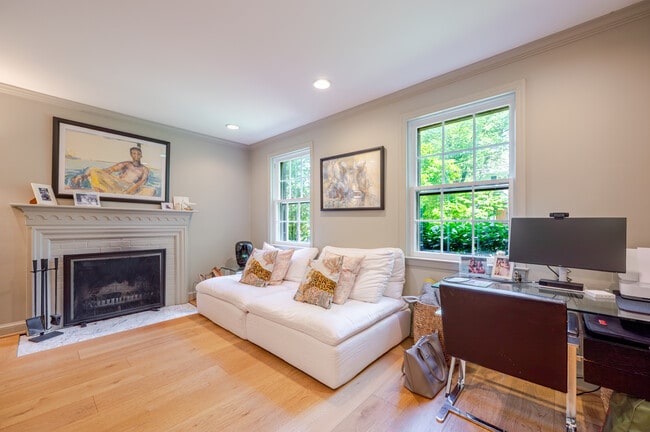 Foto del edificio - 4612 Sedgwick St NW