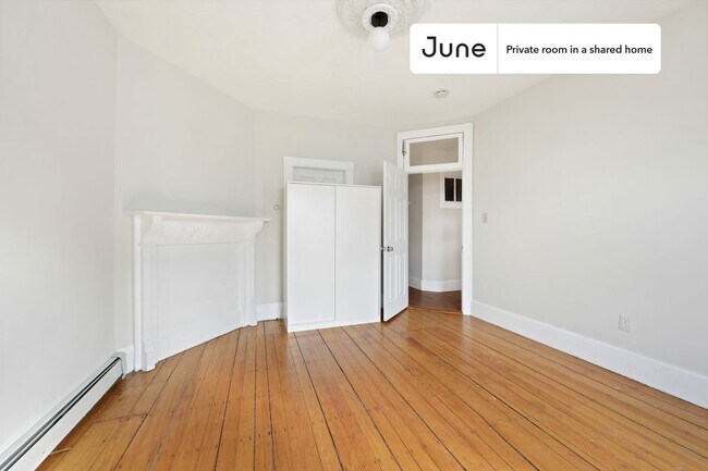 Building Photo - Room in Shared 4 bed/1 bath home in Roxbury
