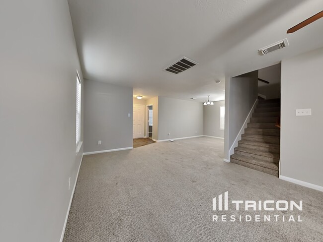 Foto del edificio - 6323 Mountain Pines Ln