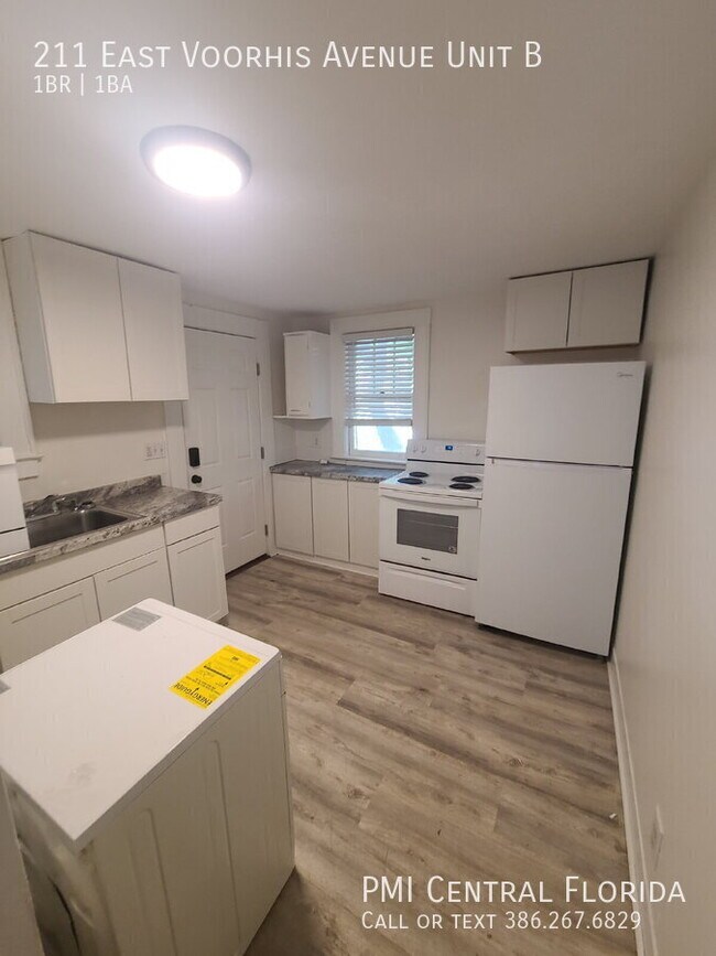Foto del edificio - 211 E Voorhis Ave
