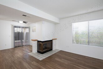 Building Photo - 1040 Hornblend St