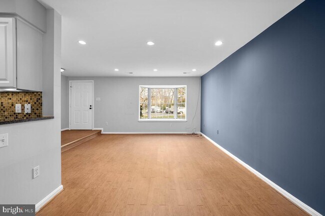 Building Photo - 10129 Green Holly Terrace