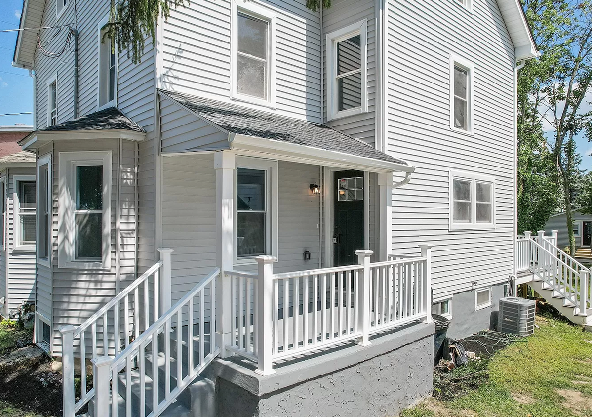 Primary Photo - 35 Walnut St