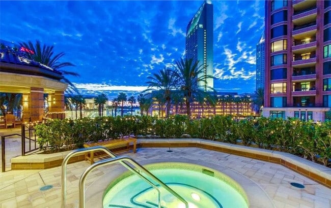 Foto del edificio - 500 W Harbor Dr