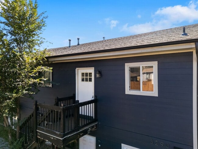 Foto del edificio - 4BR w/ Driveway Parking near Denver Zoo & City Park