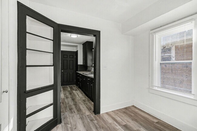 Building Photo - Beautiful 2 Bedroom 1 Bathroom in Kansas City!