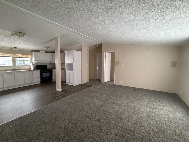 Building Photo - 137 Hunters Rill