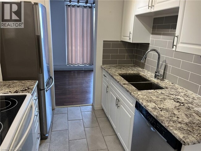 Photo du bâtiment - 225 Harvard Pl