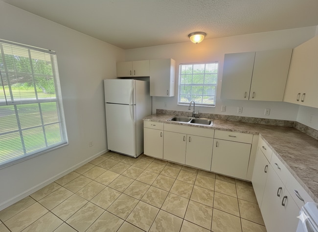 Building Photo - 3200 Hughey St