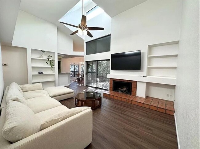 Foto del edificio - 4711 Spicewood Springs Rd