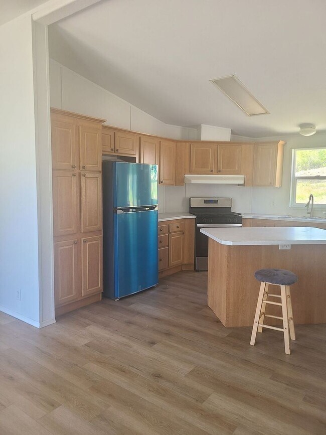 Foto del edificio - For Rent: 3 Bed / 2 Bath Home Near Roche H...