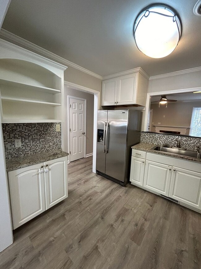 Foto del edificio - Updated 2-Bedroom Townhouse Just Off Capit...