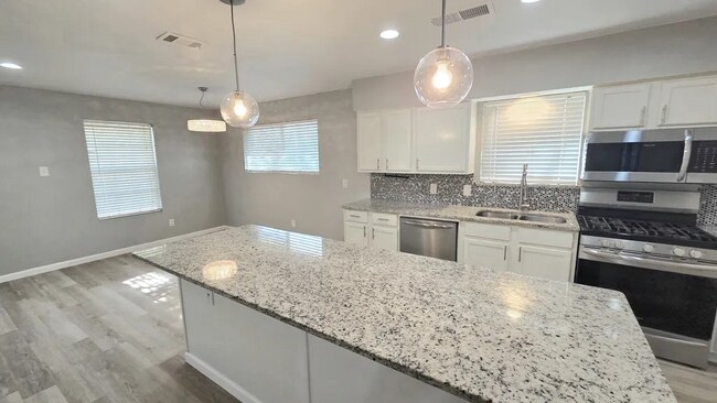 Building Photo - 5429 Dazzle Dr