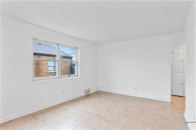 Foto del edificio - 3929 Fulton Ave