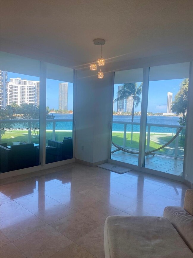 Foto del edificio - 3370 NE 190th St