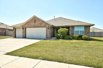 Building Photo - 915 Lazywood Dr