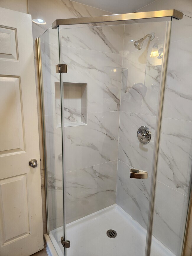 Foto del edificio - 4921 Kester Ave