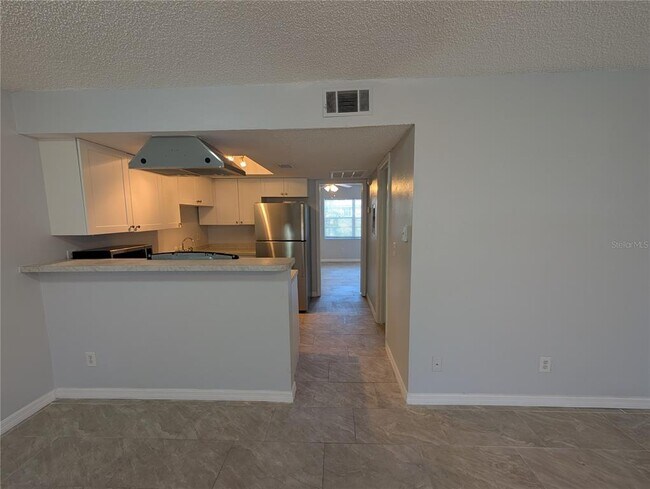 Foto del edificio - 6415 S Roberts Ave