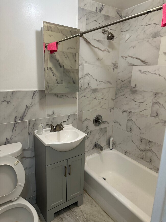 Foto del edificio - 103 E 218th St