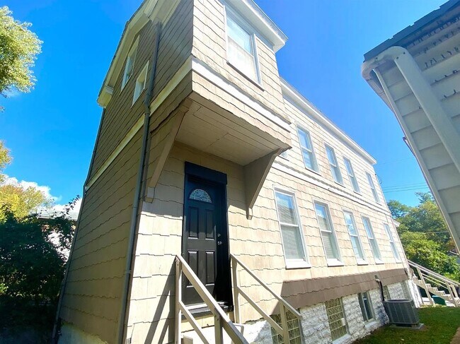 Foto del edificio - 4319 Hays Ave