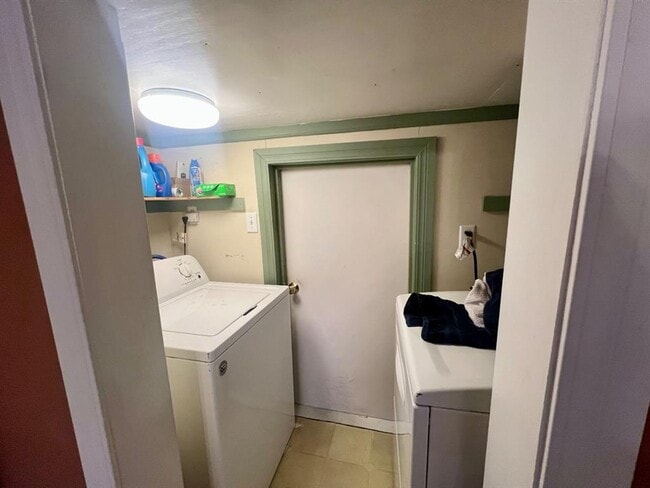 Building Photo - 526 Nebraska St