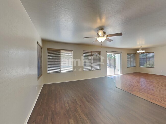 Foto del edificio - 11652 N 151st Ln