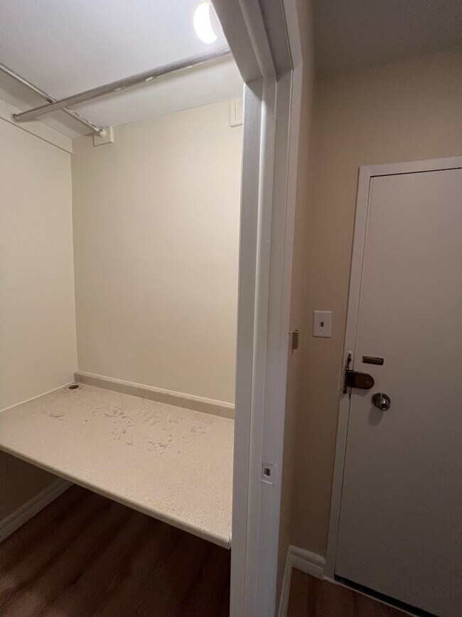 Foto del edificio - 4201 Cathedral Ave NW