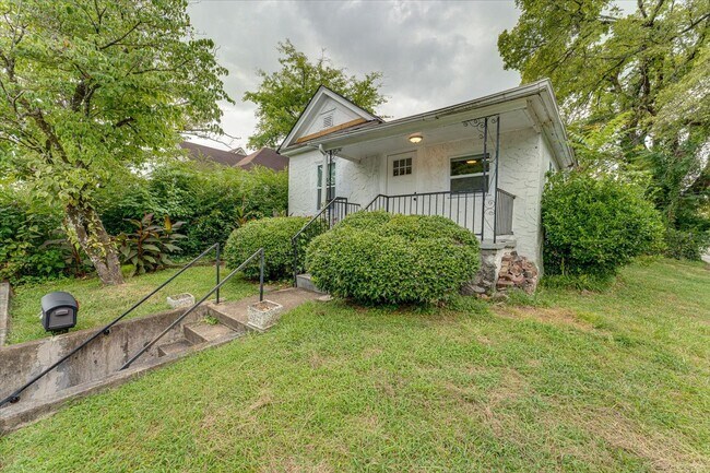 Foto del edificio - Charming Craftsman Bungalow — 727?N?Holly?...