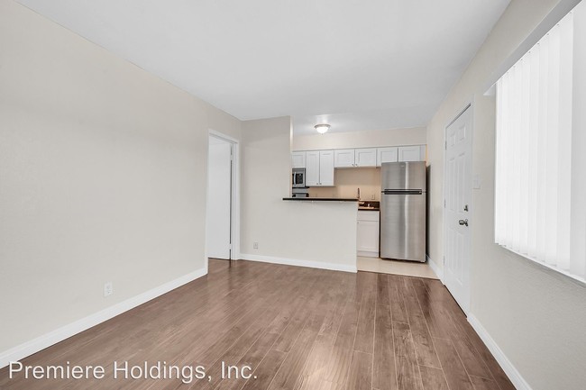 Building Photo - 2413 Sunrise Ave