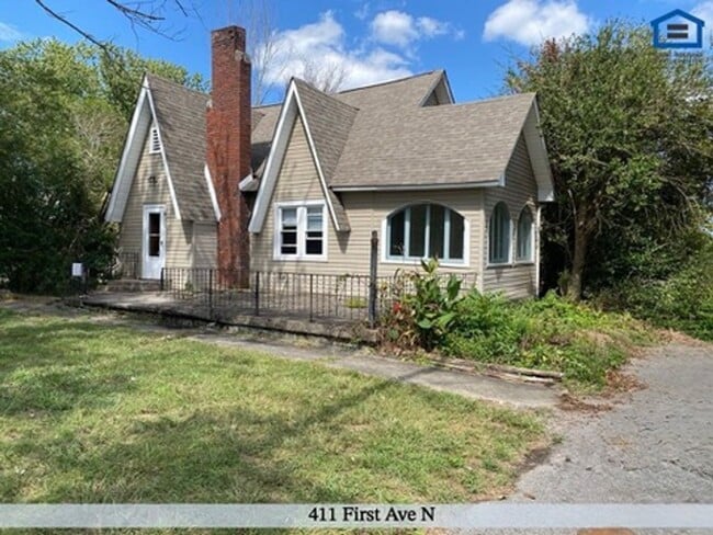 Building Photo - 411 First Ave N-
