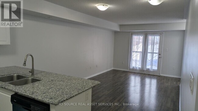 Building Photo - 2496 Post Rd