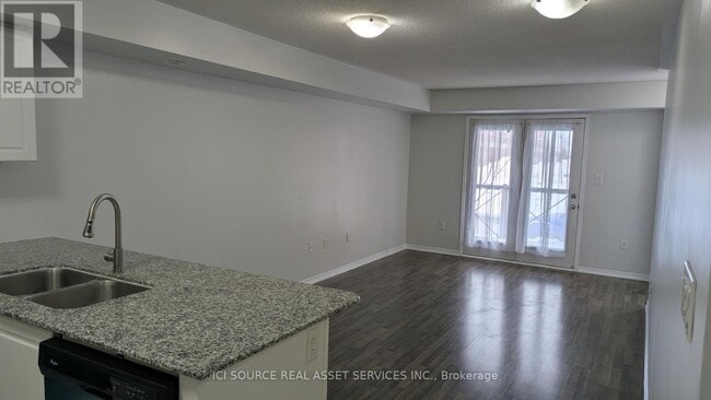 Photo du bâtiment - 2496 Post Rd