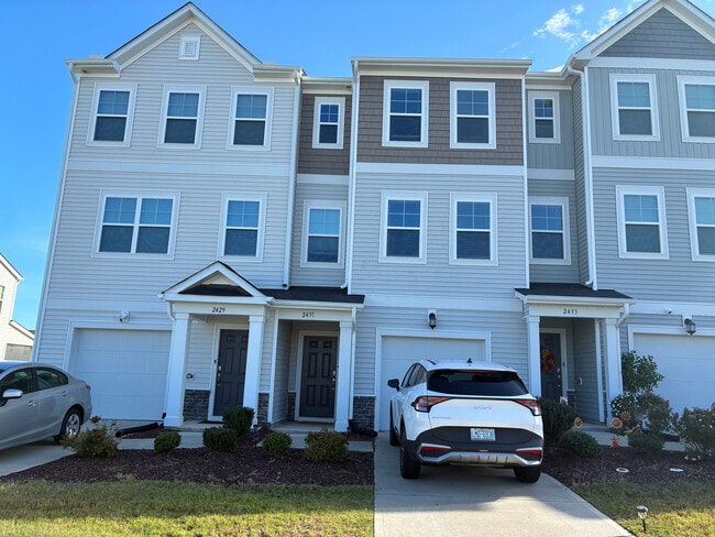 Building Photo - Room in Townhome on Chert Ln