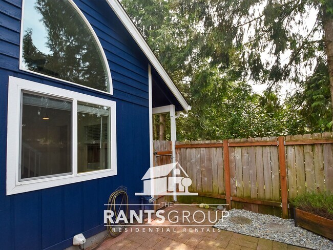 Foto del edificio - Charming 1-Bed / 1-Bath Townhome in Lacey!