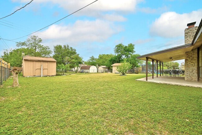 Building Photo - 509 Greenway Dr