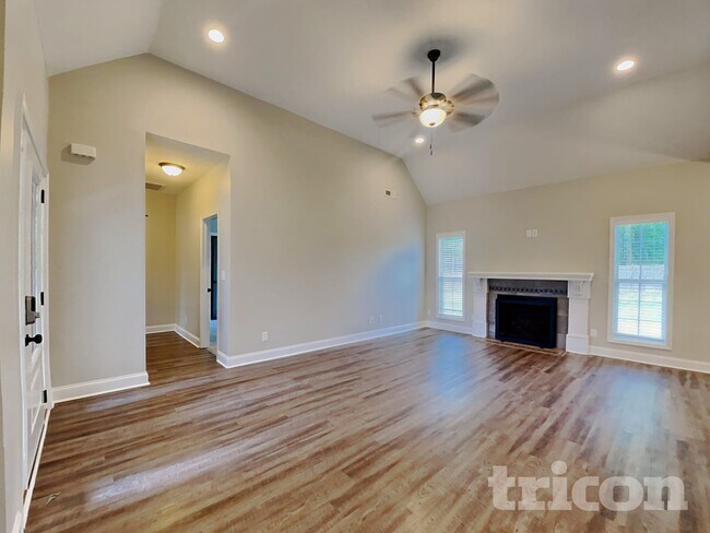 Building Photo - 120 Sumter Ln