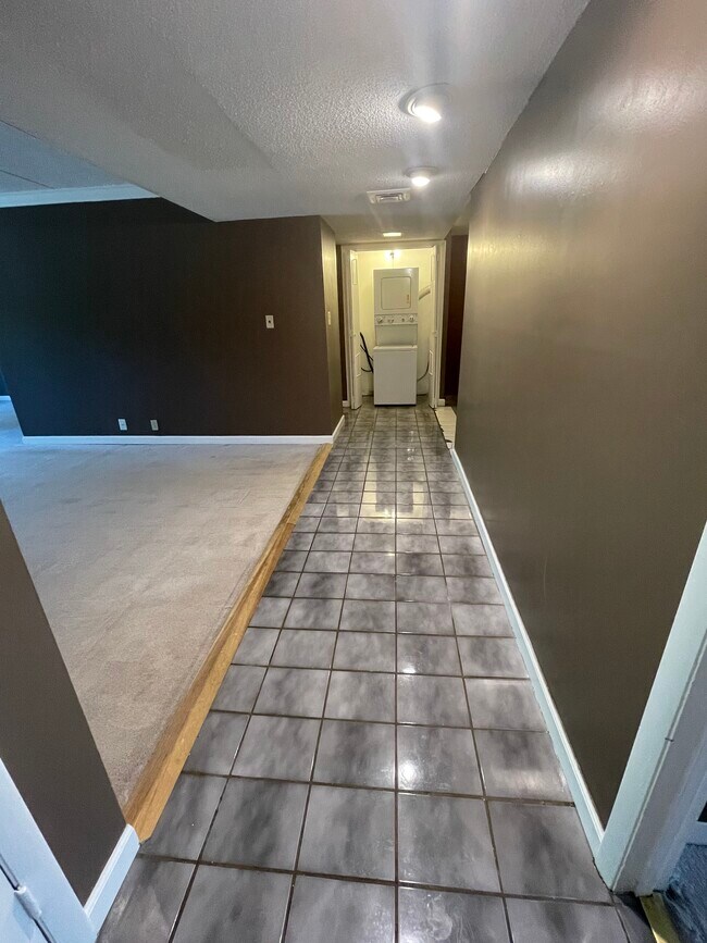 Pasillo - 493 Canberra Dr