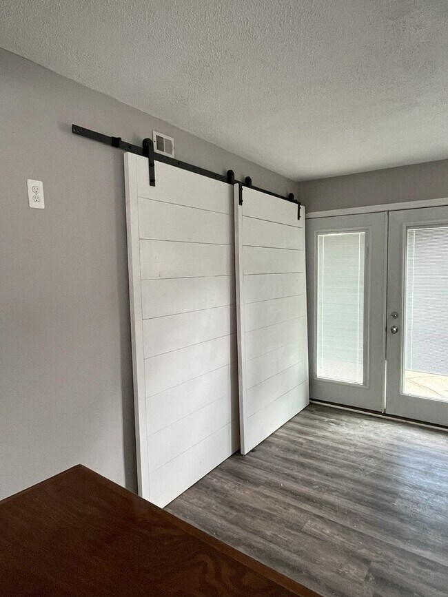 Foto del edificio - Charming & Fully Updated 4-Bedroom Home
