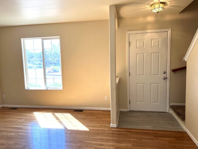 Building Photo - Stylish & Sunny Condo with Open Layout, an...