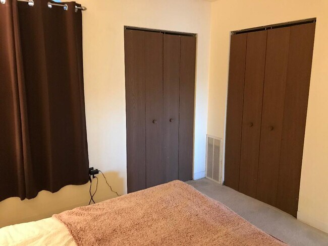 Armarios en la habitación - 3243 Niagara Square